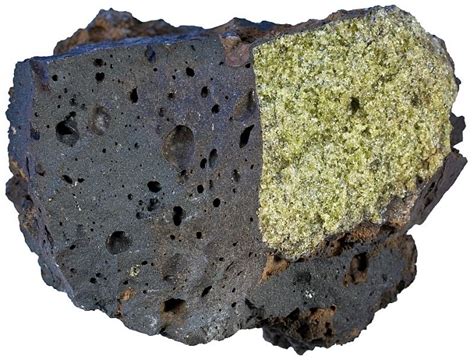  Xenoliths: Değişik Metalik Özellikleri ve Süper Yoğunluklu Bileşimler!